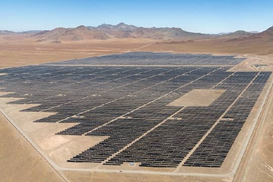 Planta fotovoltaica en Chile es la primera en el mundo en ofrecer servicios complementarios a red eléctrica en forma automatizada
