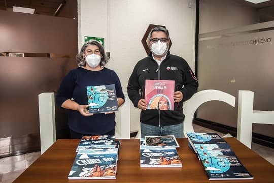 Lanzan libros de divulgación antártica escolar