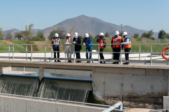 Autoridades visitan Biofactoría La Farfana para impulsar nuevas alternativas de reúso de agua
