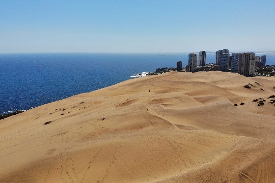 Estudio chileno-británico busca conocer el comportamiento de dunas en centros urbanos