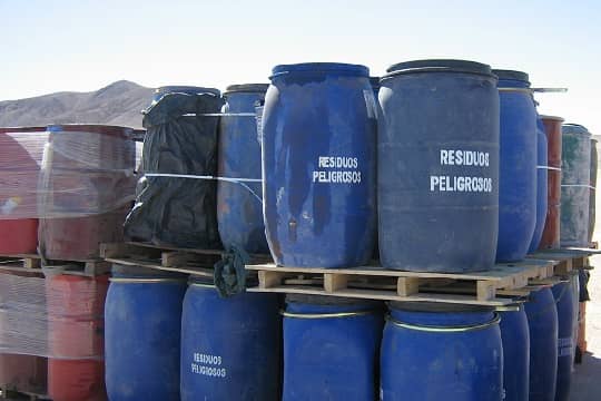 Se aprueba reglamento que prohíbe importar a Chile residuos peligrosos destinados a eliminación