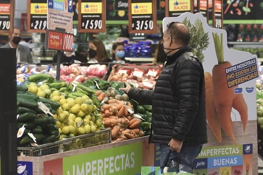 «Imperfectas pero buenas’: iniciativa de Walmart Chile busca evitar desperdicio de alimentos