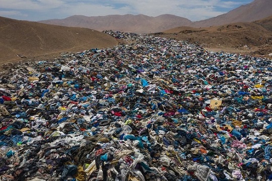 Vertedero de ropa en el desierto de Atacama: vergüenza mundial