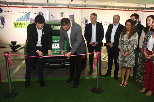 Inauguran el centro de carga pública para autos eléctricos más grande de Latinoamérica