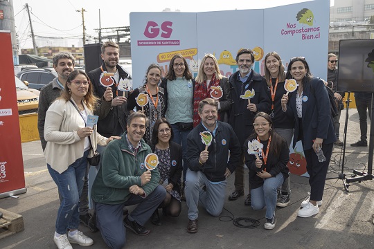 Lanzan programa de compostaje para promover el reciclaje de residuos orgánicos domiciliarios en Región Metropolitana