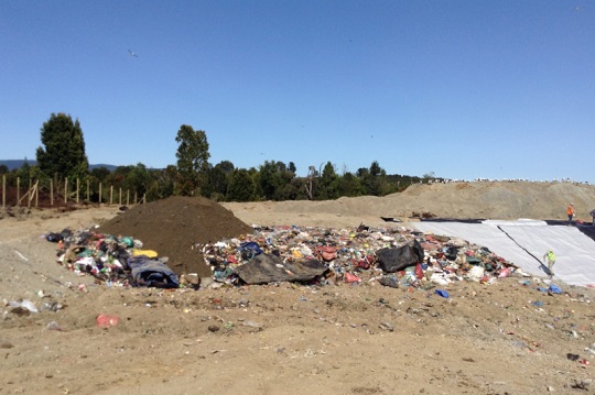 600 kilómetros de distancia: la cadena de errores que tiene actualmente a Ancud disponiendo sus residuos en Los Ángeles