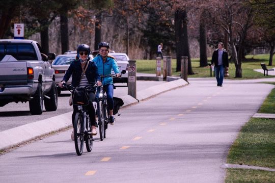Pedaleando por una vida mejor: la bicicleta como transporte ecológico y económico