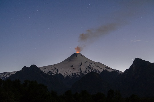 Villarrica: Alerta Naranja para el volcán chileno con el mayor registro eruptivo de Sudamérica