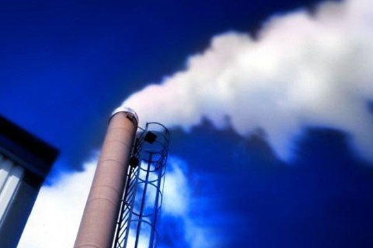 Primeros sancionatorios por Impuestos Verdes: SMA formula cargos gravísimos contra dos empresas por no reportar emisiones en RETC