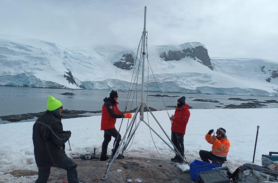 Chile cuenta con tres nuevas estaciones de la red de sensores para medir el cambio climático en la Antártica