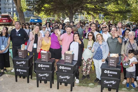Gobierno de Santiago entrega kits para el compostaje de residuos orgánicos domiciliarios