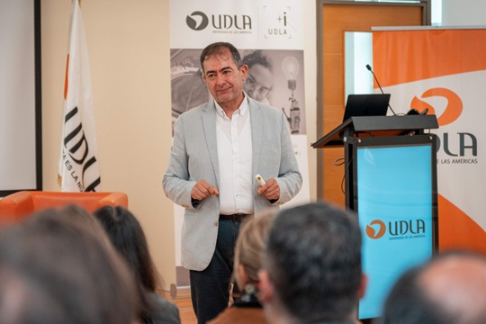Experto internacional en ODS visita UDLA y lidera actividades sobre impacto social y desarrollo sostenible en educación